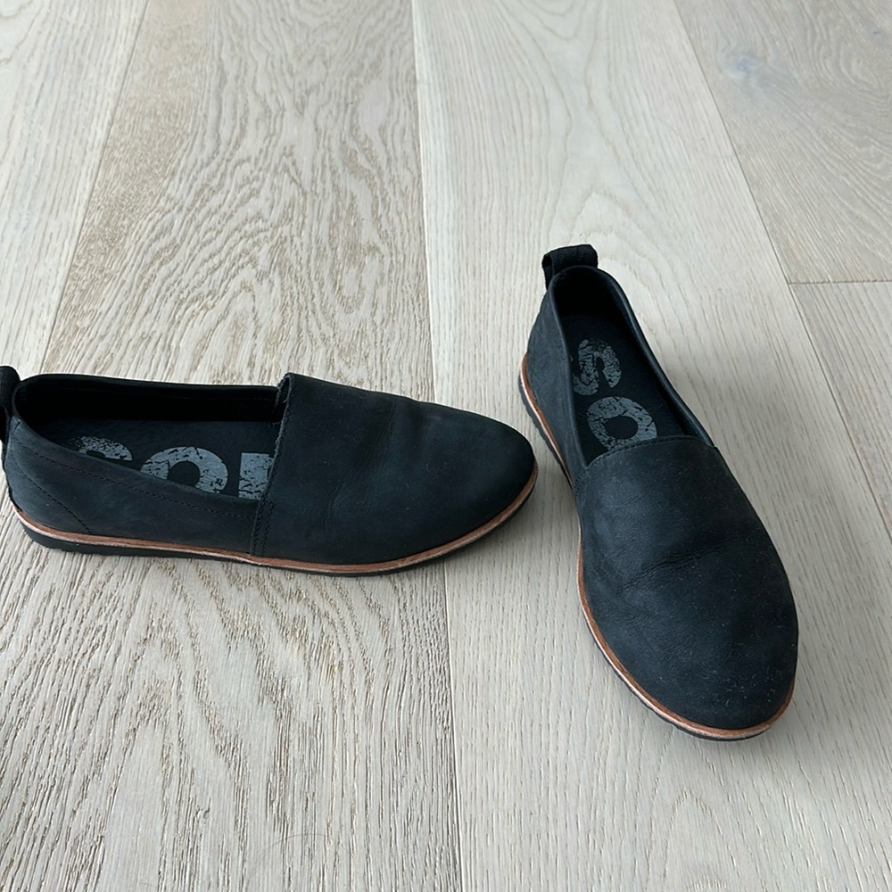 Sorel Leather Slip on black shoes 7.5